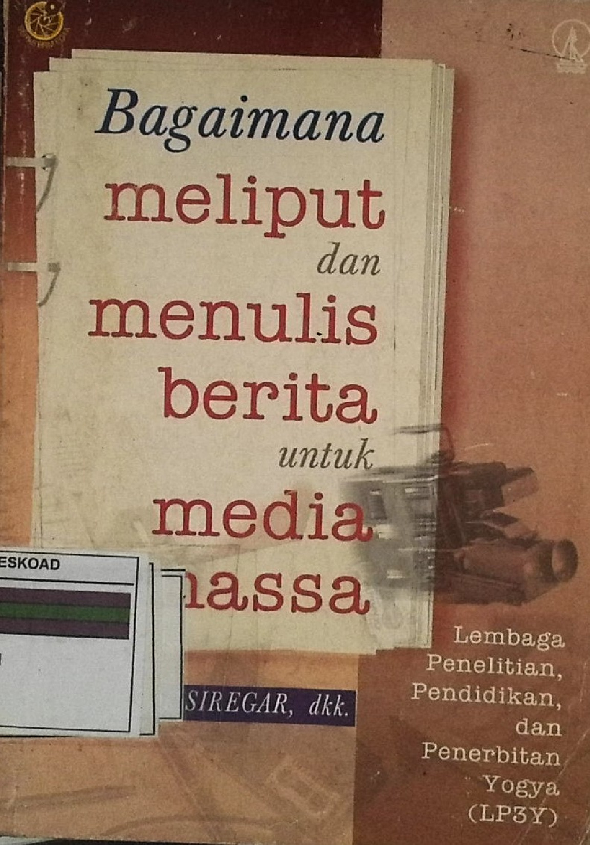 BAGAIMANA MELIPUTI DAN MENULIS BERITA UNTUK MEDIA MASSA